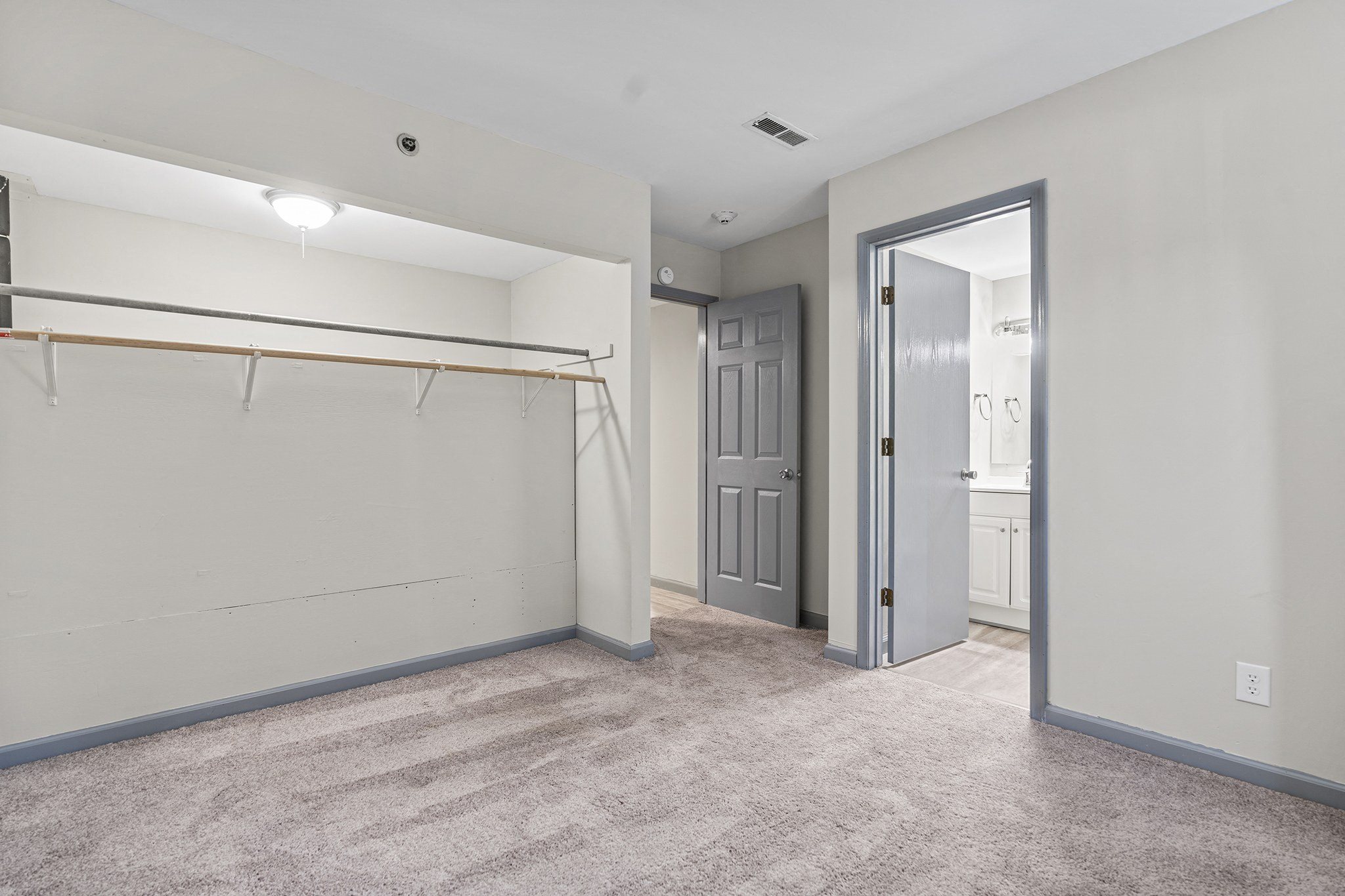 Photos and Video of The Hill Apartments in Carbondale, IL